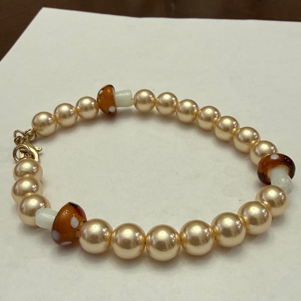 Anthropologie Pearl and Mushroom Beaded Charm Bracelet!!🔥🔥🔥 - Picture 14 of 16